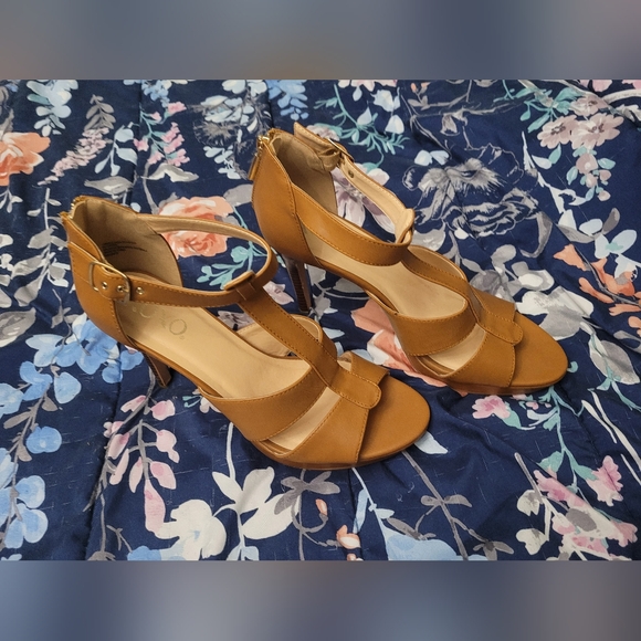 XOXO Belinda Stiletto Zip-Up Sandals/Heels - Tan, Size 10 - Picture 1 of 5
